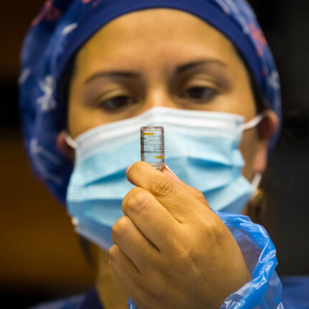 Covid-19: Casi 1,8 millones de personas se han vacunado en Chile