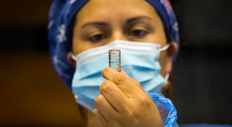 Covid-19: Casi 1,8 millones de personas se han vacunado en Chile