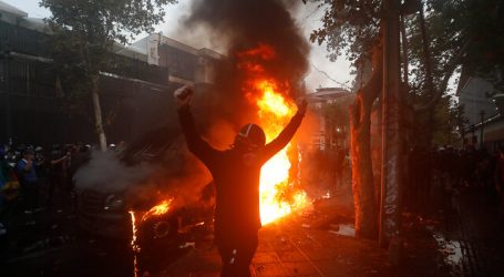 Prisión preventiva para 3 imputados tras quema de furgón policial