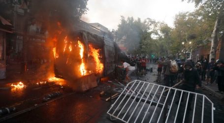 45 personas fueron detenidas tras incidentes en el sector de  plaza Baquedano