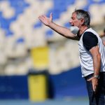 Ariel Holan viajó a Argentina para definir su futuro profesional