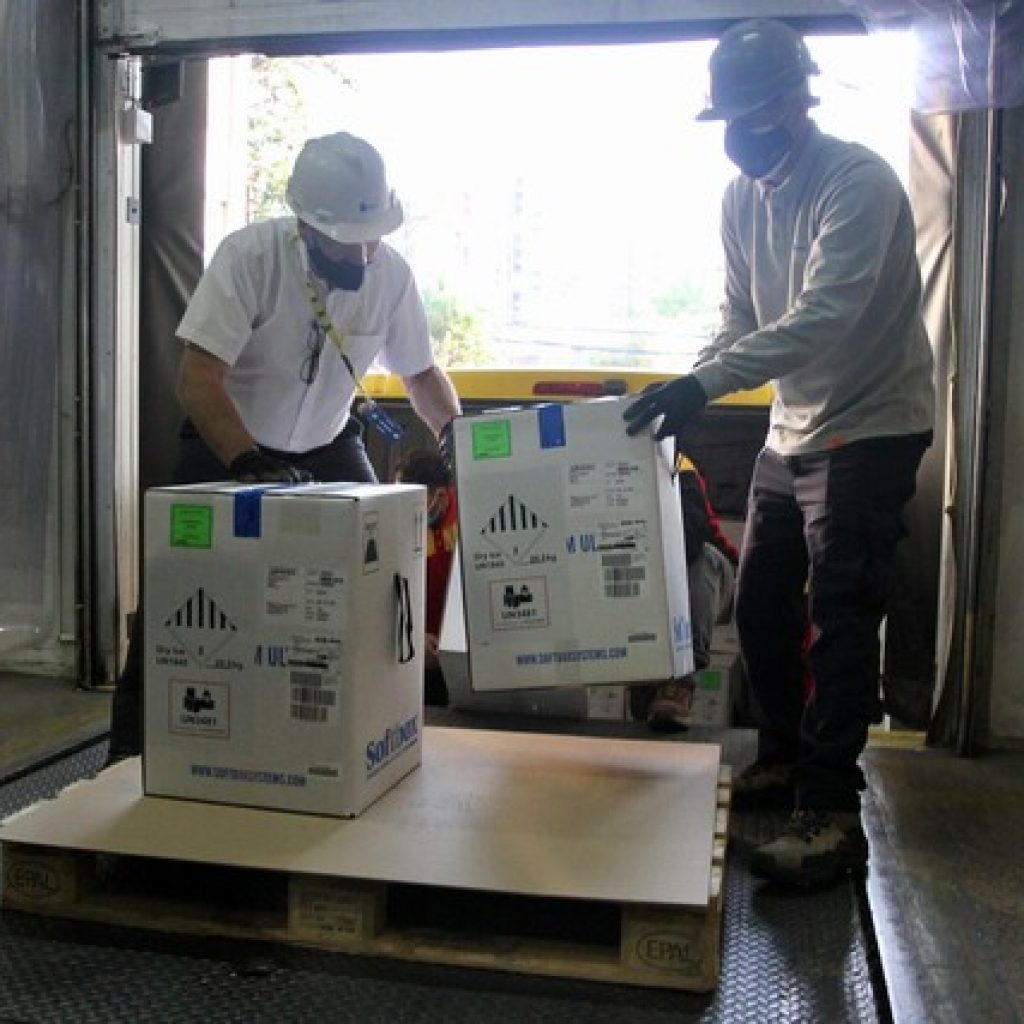 Llegan a Chile casi 190 mil vacunas de Pfizer-BioNTech contra el Covid-19