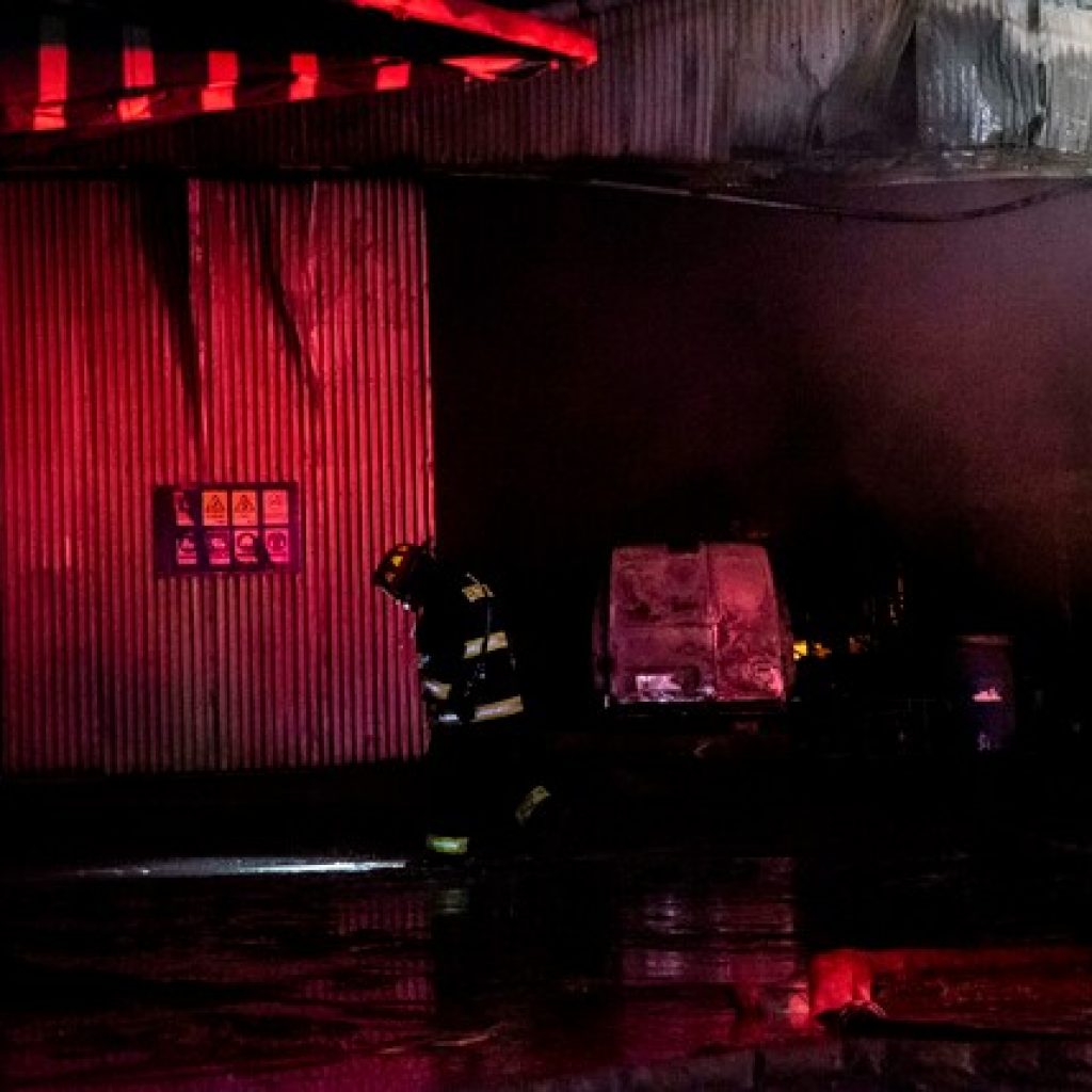 Incendio consumió bodega del Parque Industrial en la comuna de Concón