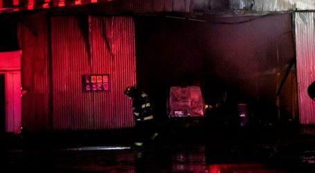 Incendio consumió bodega del Parque Industrial en la comuna de Concón