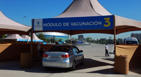 Santiago implementa plan “Vacúnate en el Auto” en el Parque O’Higgins