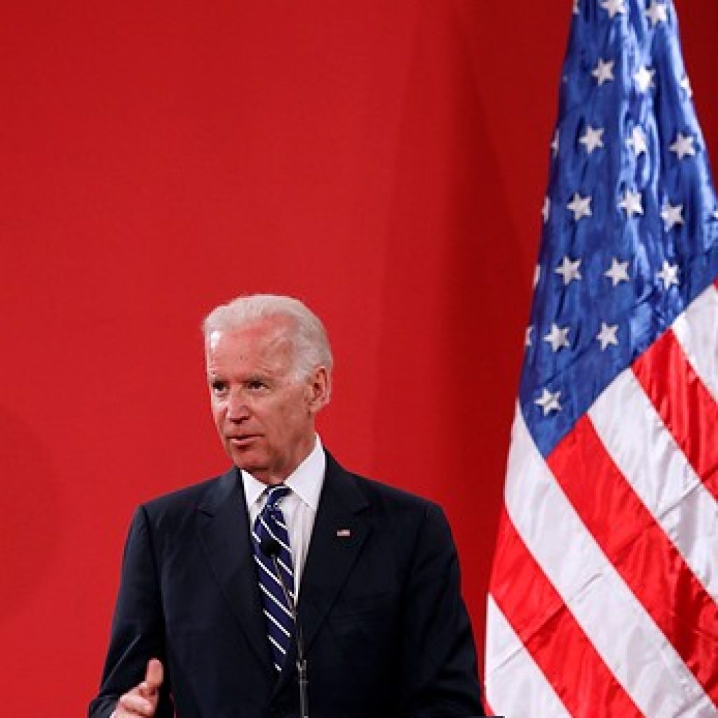 Biden deroga la emergencia nacional para financiar el muro con México