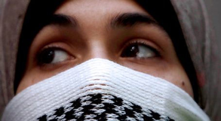 HRW pide a Indonesia que aplique ya su prohibición del uso obligatorio del hiyab