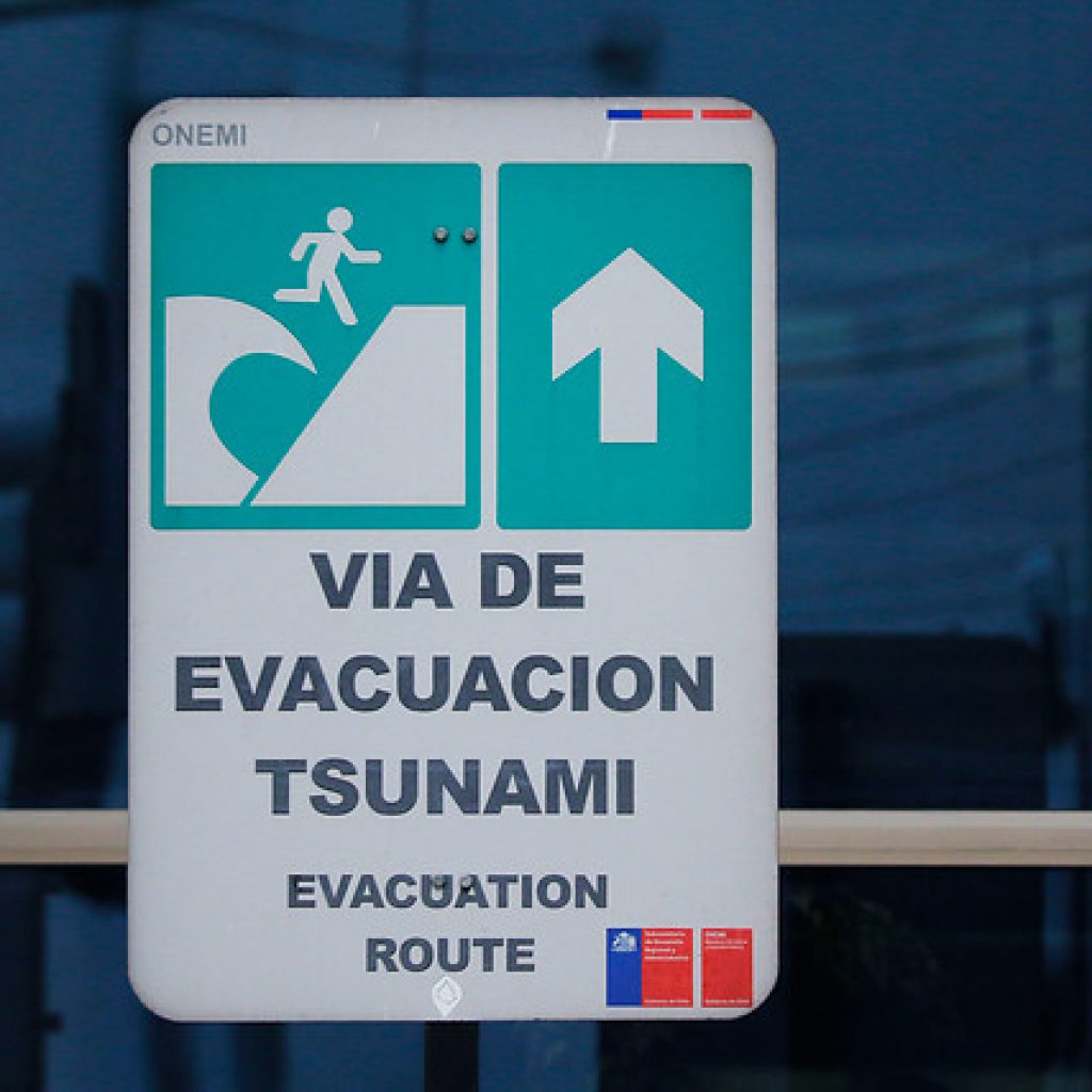 SHOA alerta posibilidad de tsunami menor en costas de Chile