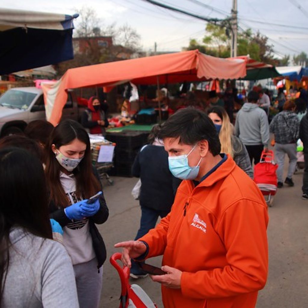 Alcaldes cuestionan actitud del Mineduc tras contagios en retorno a clases