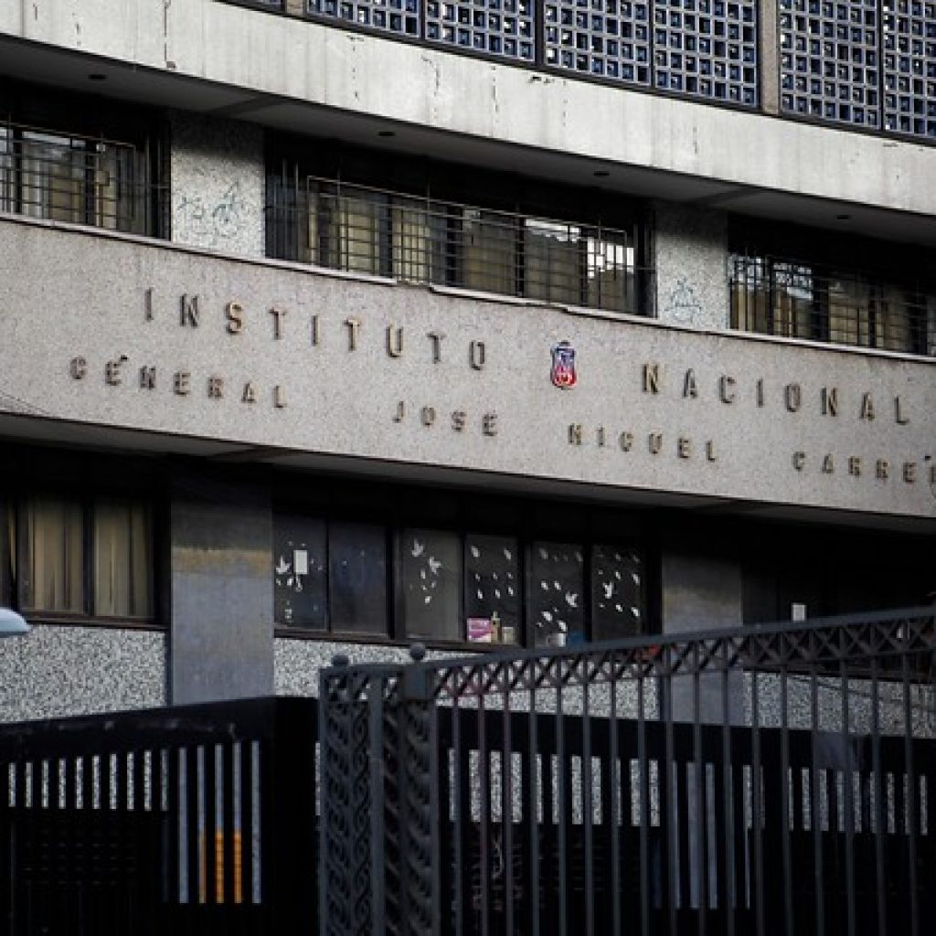 Histórico: Instituto Nacional recibirá alumnas a partir de este mes