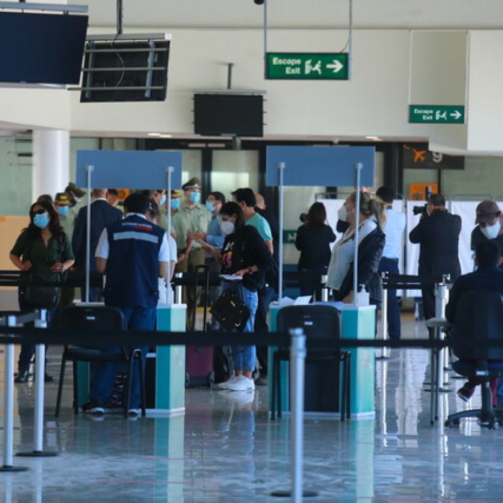 Minsal estableció nuevas restricciones para los viajeros desde el extranjero