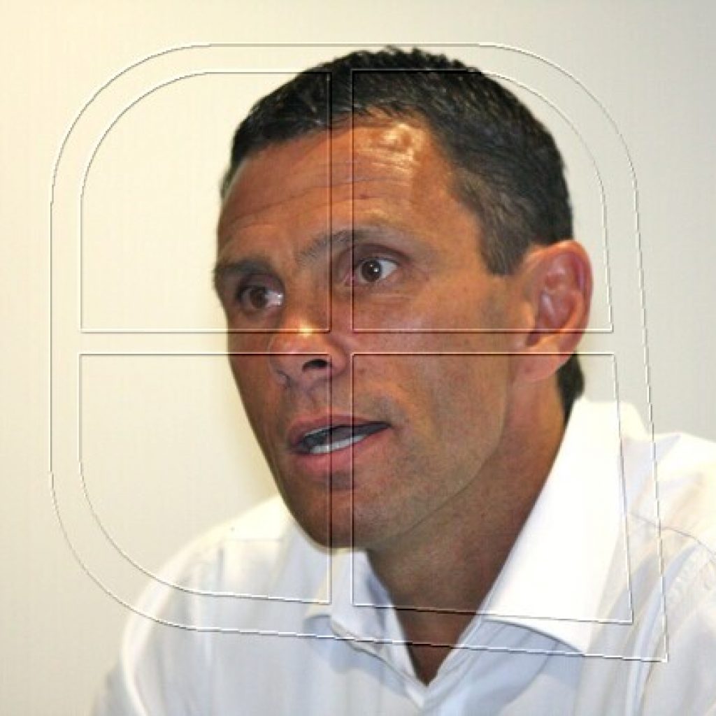 Gustavo Poyet arribó a Chile para asumir como entrenador de Universidad Católica