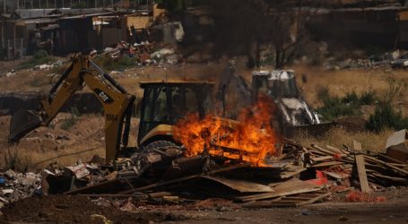 Carabineros desaloja a 200 familias de una toma ilegal en Renca
