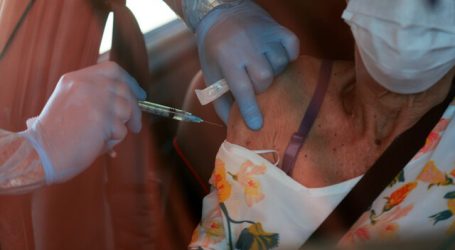 Perú comenzará a vacunar contra el COVID-19 a adultos mayores el lunes