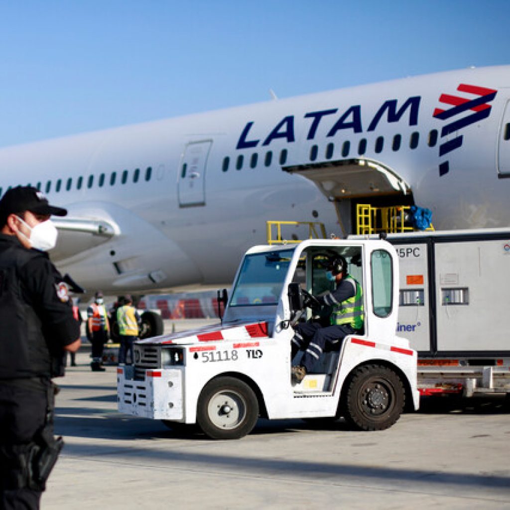 Llegó a Chile quinto cargamento con más de 2 millones de vacunas Sinovac