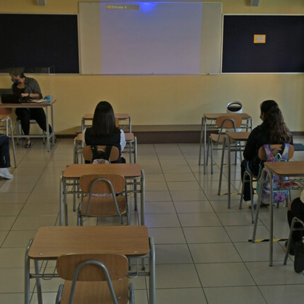 Providencia suspende clases presenciales por aumento de casos