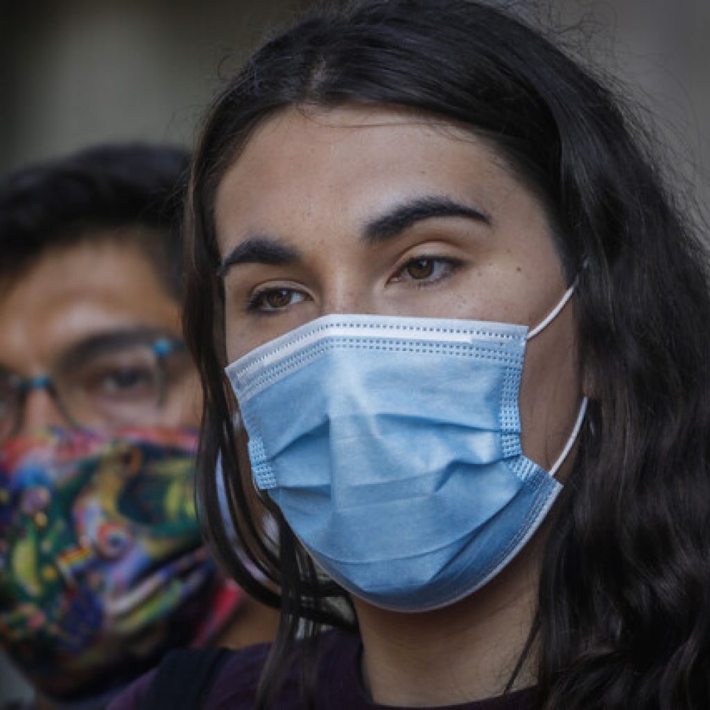 Comunes denunció detención arbitraria de Emilia Schneider