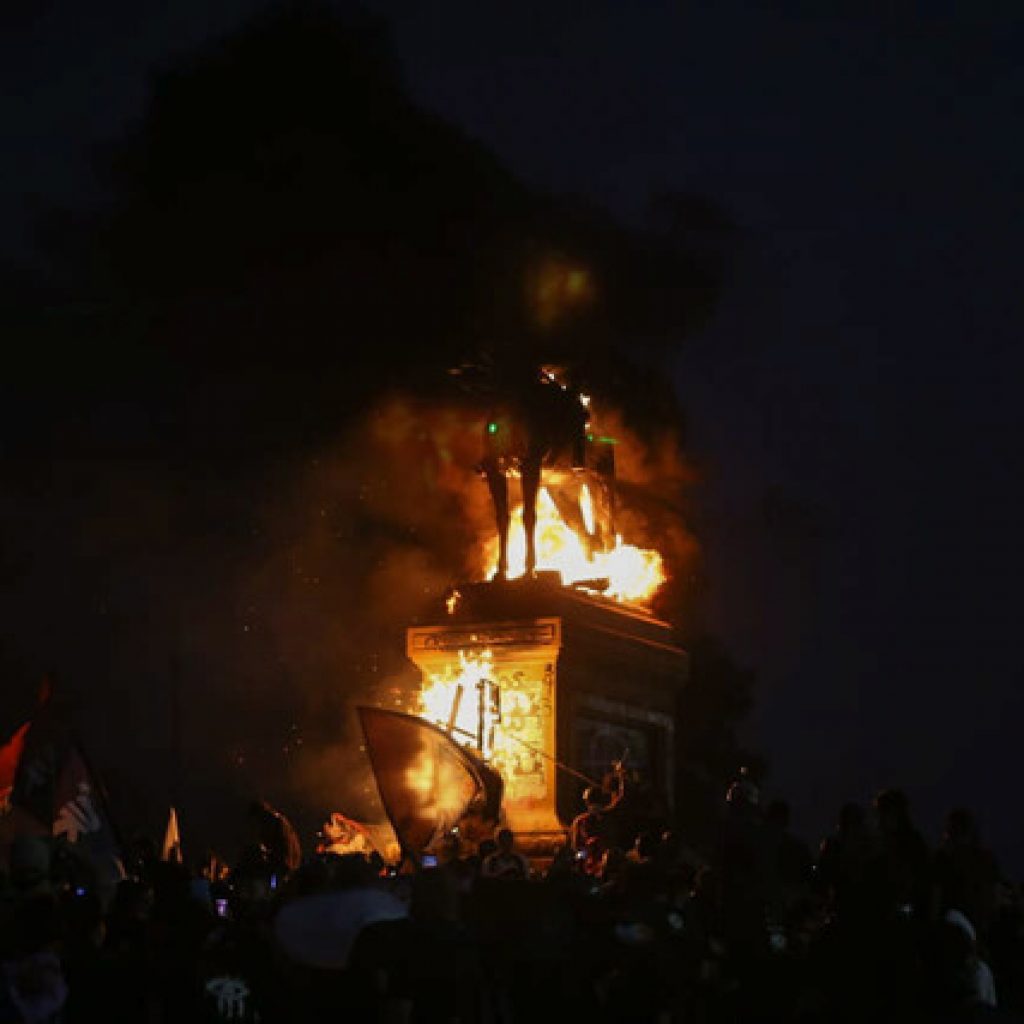 CDE presenta querella por daños a estatua del General Baquedano