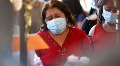 Familiares y allegados despiden a joven asesinada en La Araucanía