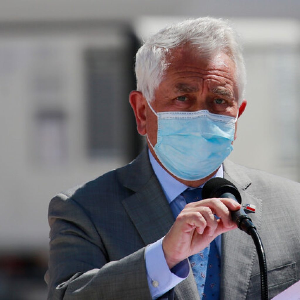 Ministro Paris desmiente falta de dosis de vacunas contra el Covid-19 en Osorno