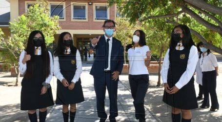 Figueroa visitó colegio técnico de mujeres en el Día Internacional de la Mujer
