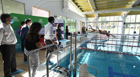 Transforman piscina municipal de Peñalolén en la primera fotovoltaica del país