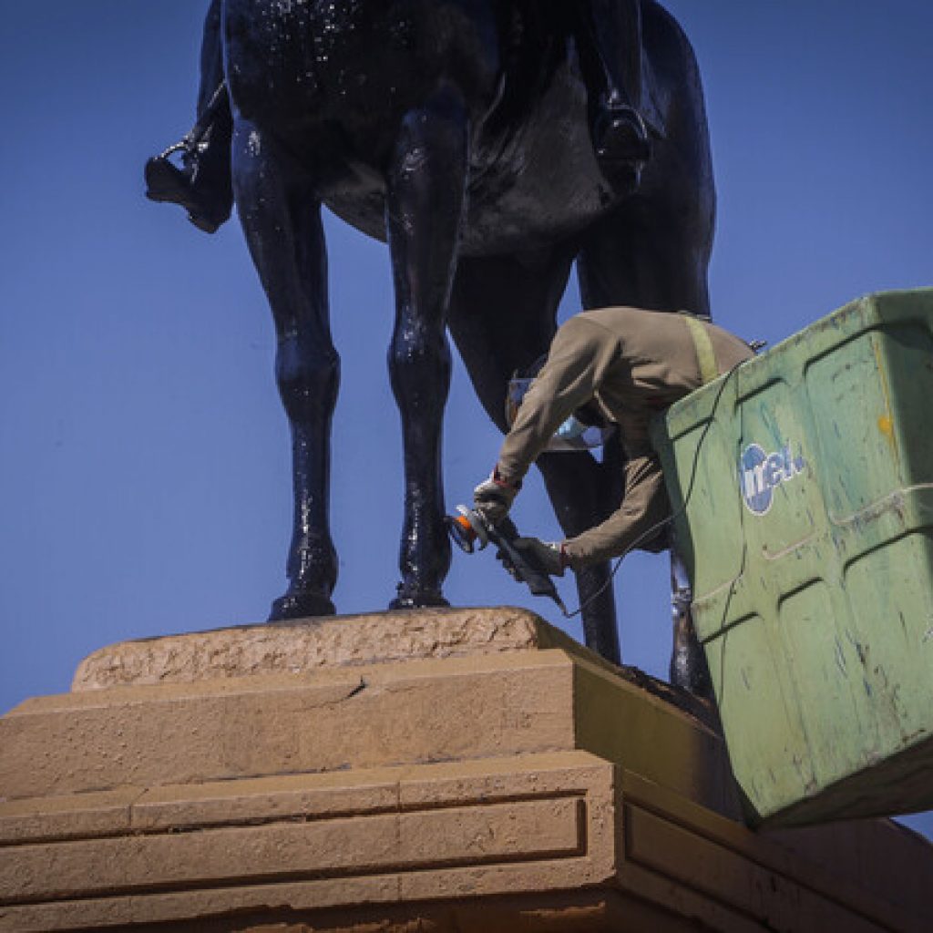 CDE apela a medida cautelar decretada a imputado por daño a estatua de Baquedano