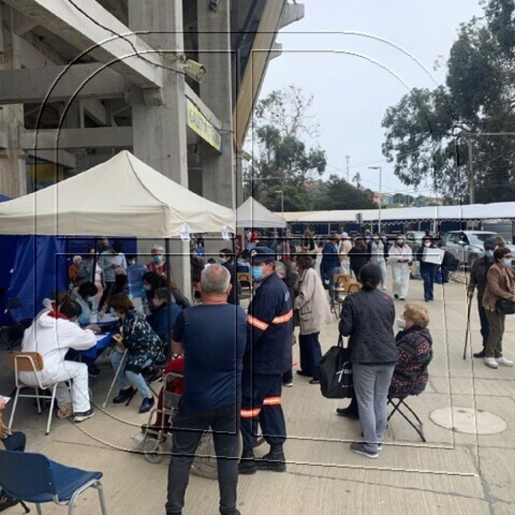Vacunatorio móvil aumenta en 7 los puntos de vacunación en estadio Sausalito