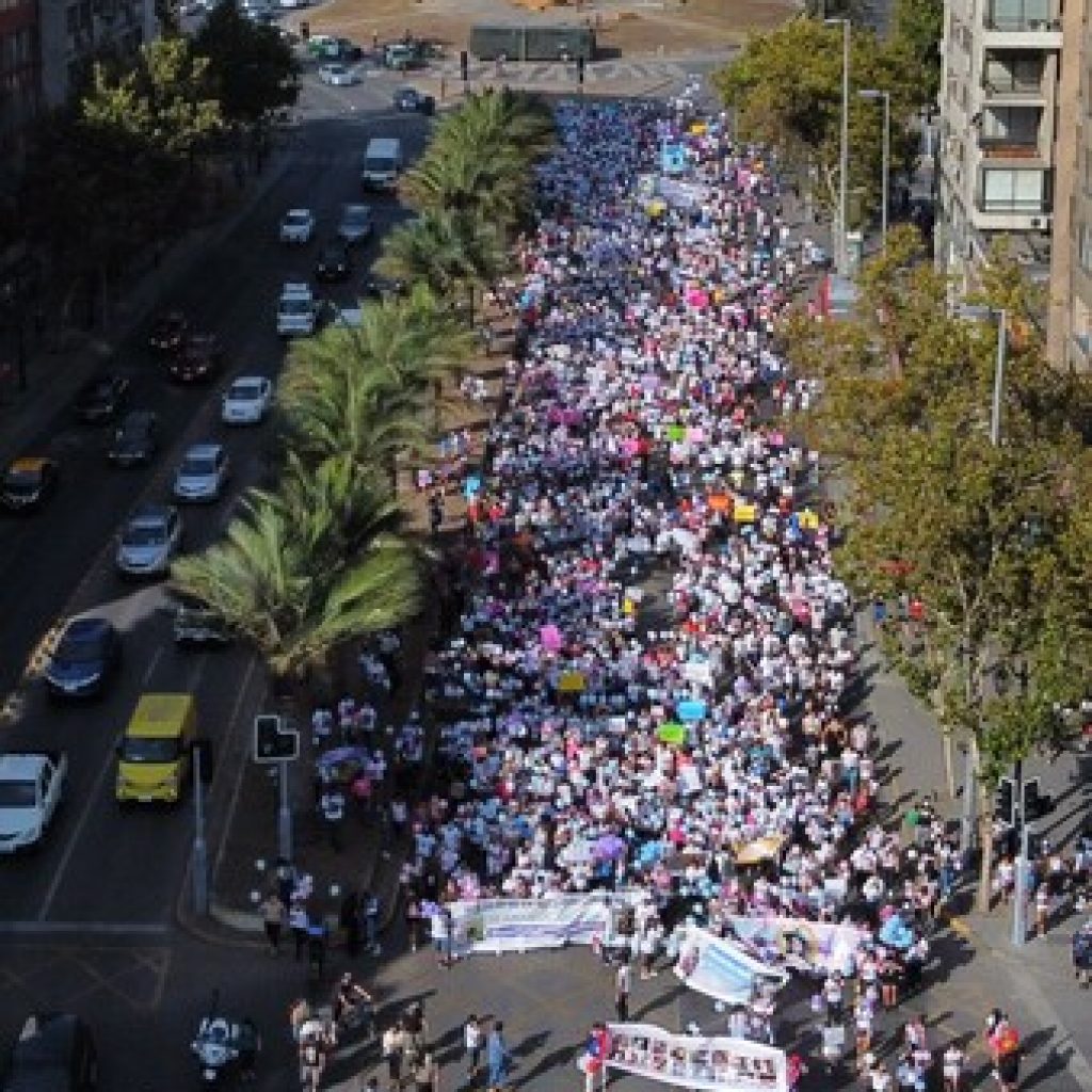 Marchan pidiendo justicia por menores muertos en medio de encerronas