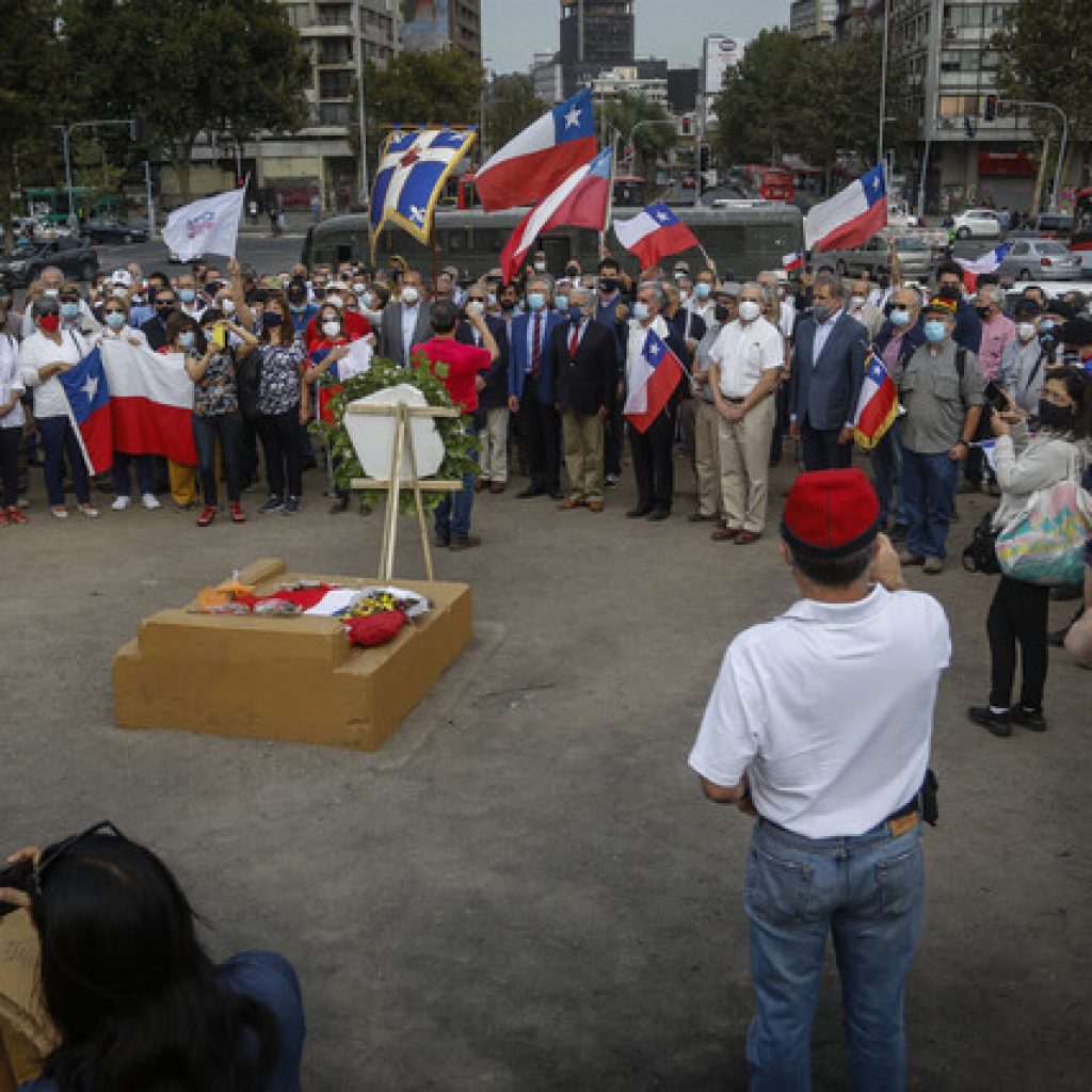 Ex militares rindieron honores al monumento del general Manuel Baquedano