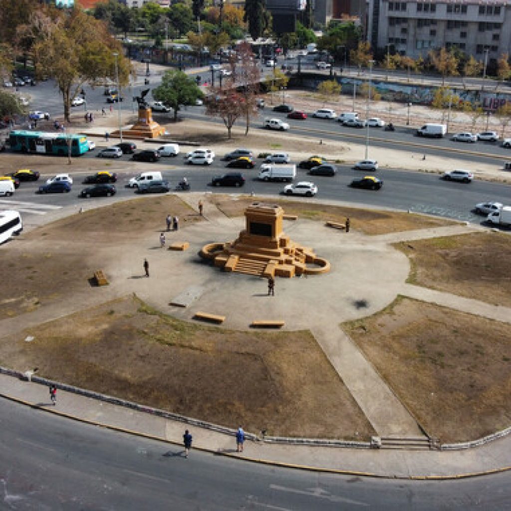 Gran contingente policial en Plaza Baquedano en nueva jornada de protestas
