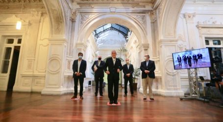 Piñera promulgó reforma para realizar en dos días elecciones de abril