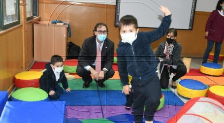 Mineduc anuncia plan para no interrumpir prestaciones por retroceso en comunas