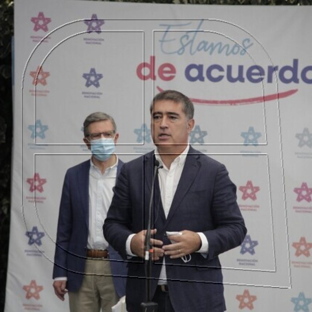 Lavín y Desbordes anuncian que complementarán propuestas por crisis económica