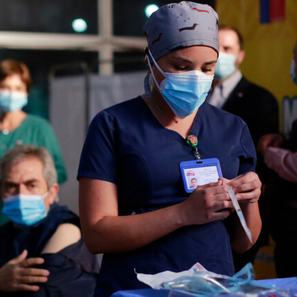 Minsal inicia proceso de vacunación de población sana