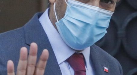 Ministro Delgado llamó al autocuidado tras regresar a La Moneda