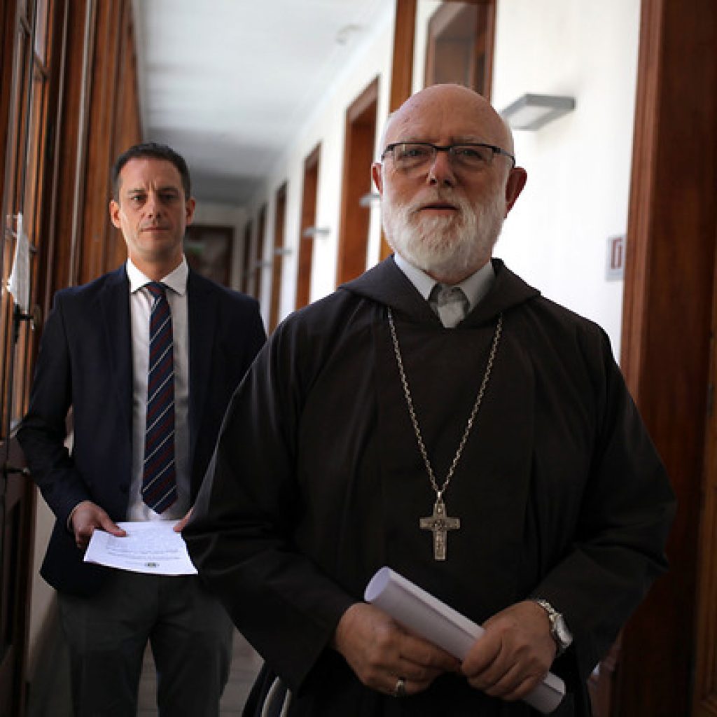 Monseñor Aós fue dado de alta del hospital tras contagio por COVID-19