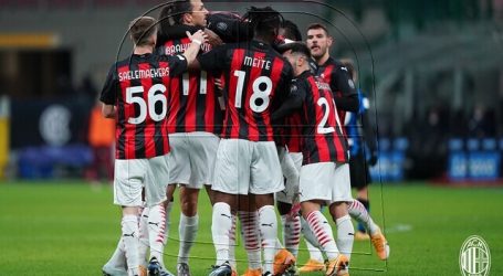 Zlatan Ibrahimovic renovó por una temporada con el AC Milan