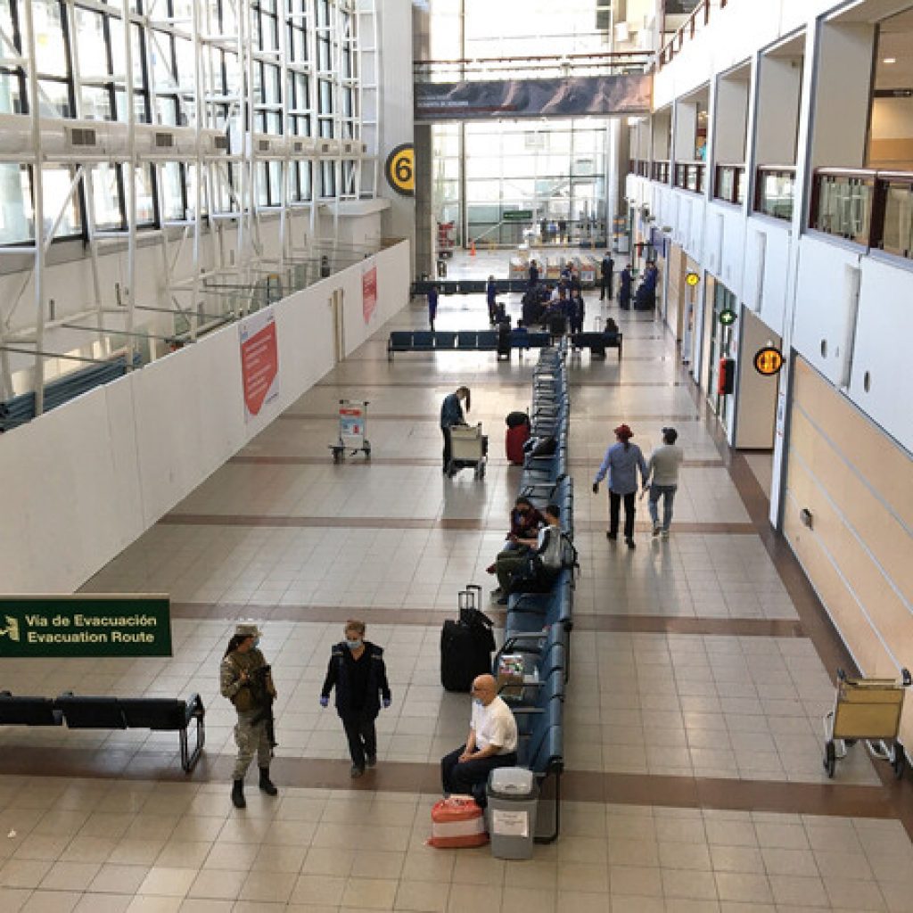 Reportaron largas filas en el Aeropuerto de Santiago