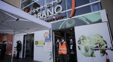 Cierran supermercado Líder en Puente Alto por brote de Covid-19