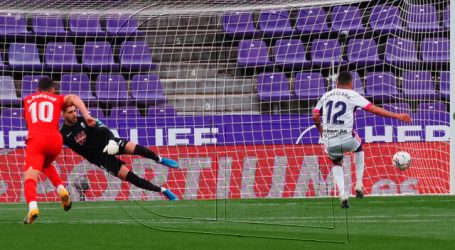 España: Fabián Orellana marcó de penal en derrota de Valladolid ante Granada