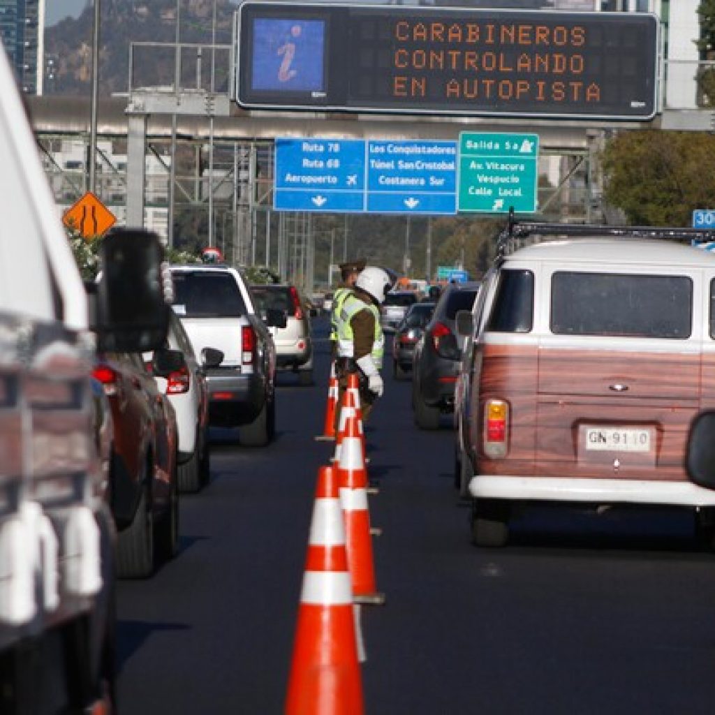 Carabineros realiza fiscalización por cuarentena en Avenida Kennedy en Vitacura