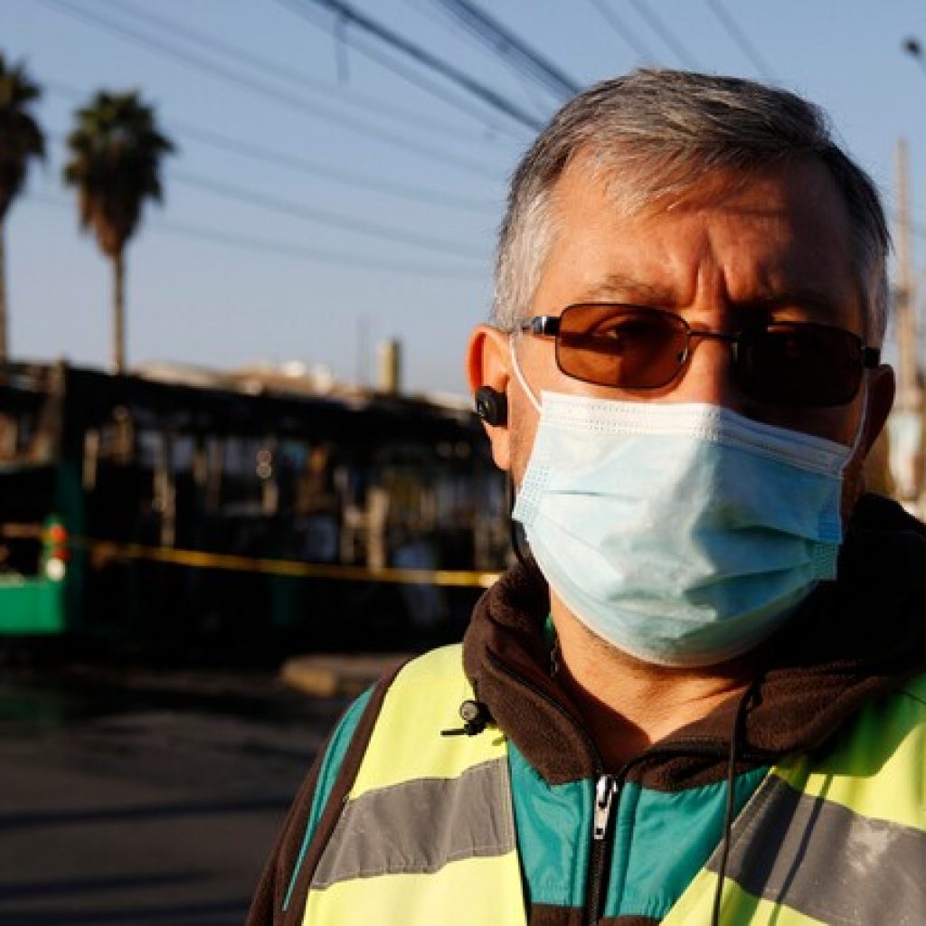 Encapuchados queman bus del Transantiago en Pedro Aguirre Cerda