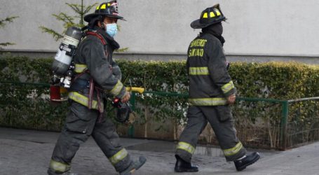 Incendio consume locales en Concepción y vacunatorio cercano es evacuado