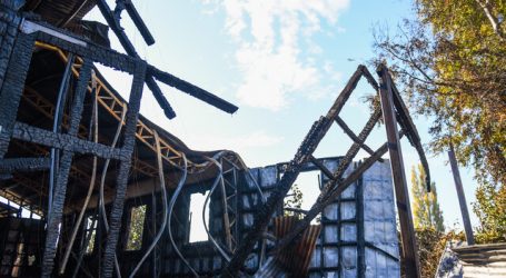 Obispo de Villarrica lamentó ataque incendiario a iglesia de Padre Las Casas