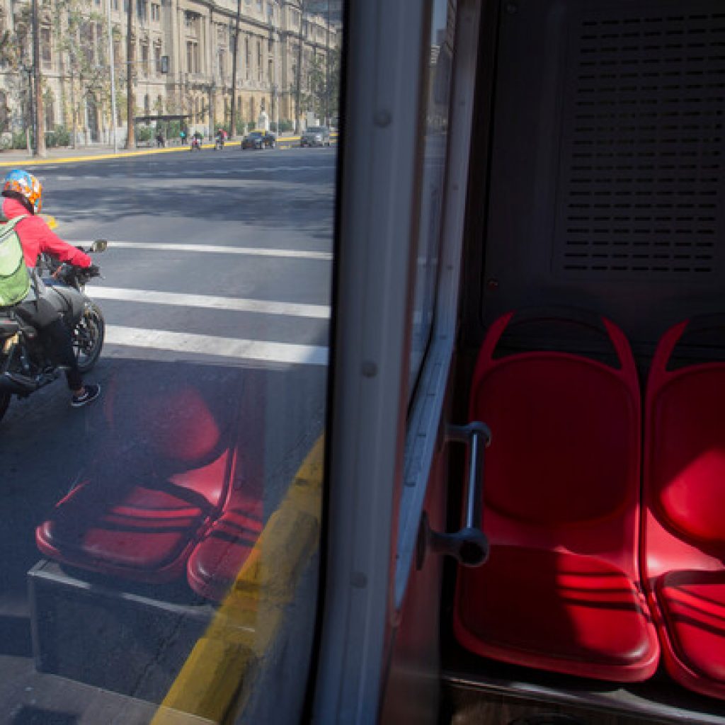 Aprueban regulación para trabajadores de plataformas digitales de servicios