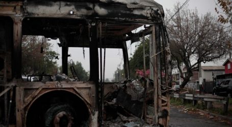Incidentes en la RM: Dos buses quemados, barricadas y ataque a comisarías