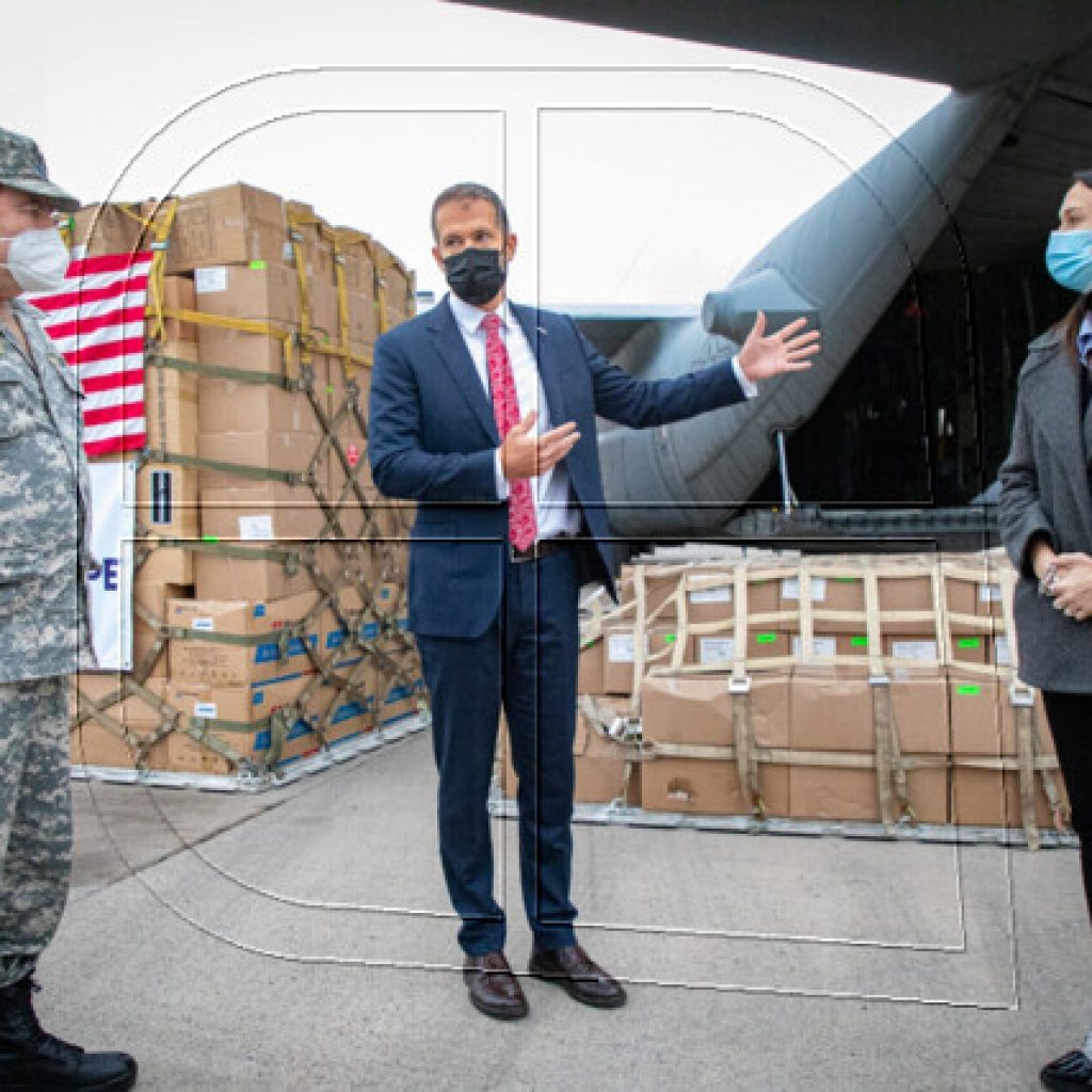 Covid-19: EEUU donó a Chile 87 mil elementos de protección personal