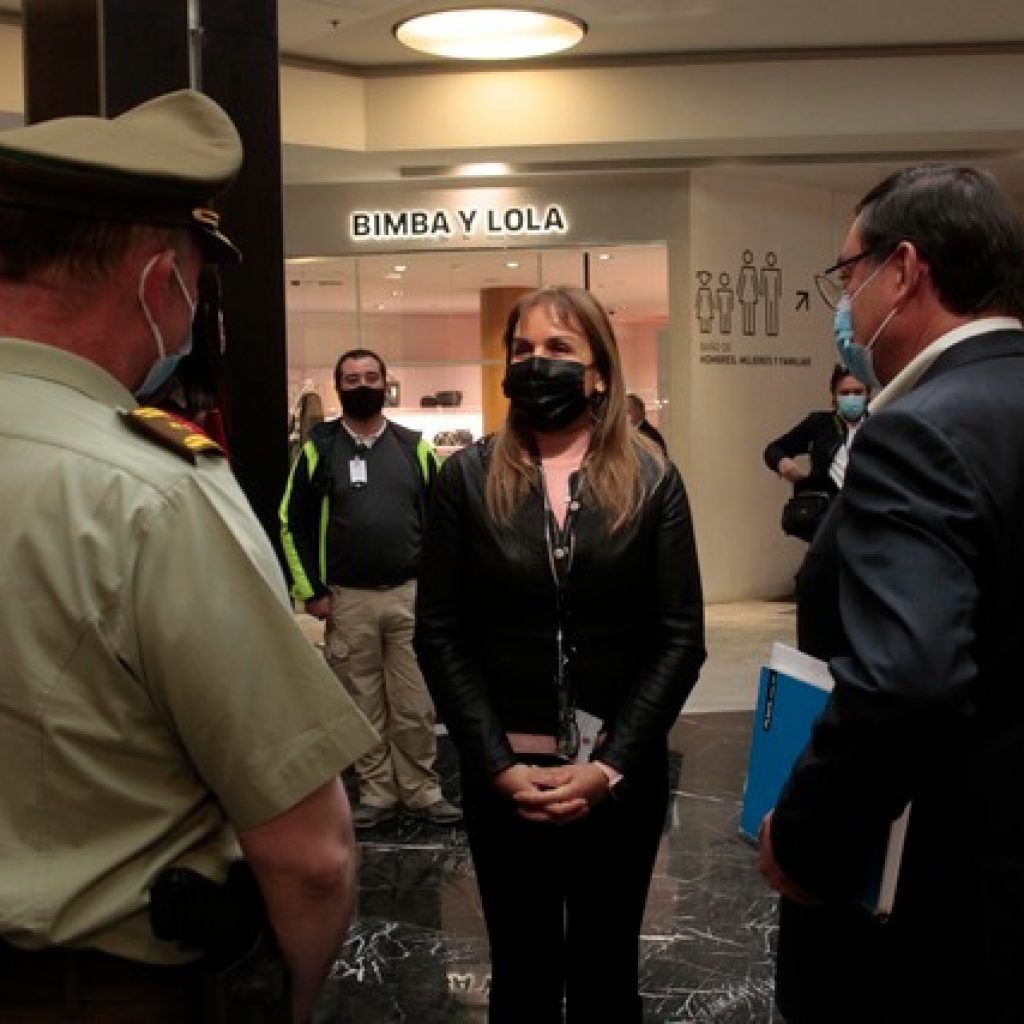 Autoridades fiscalizan apertura del Mall Parque Arauco en Las Condes