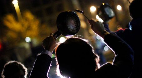 Cacerolazos se registran en distintos puntos de la capital